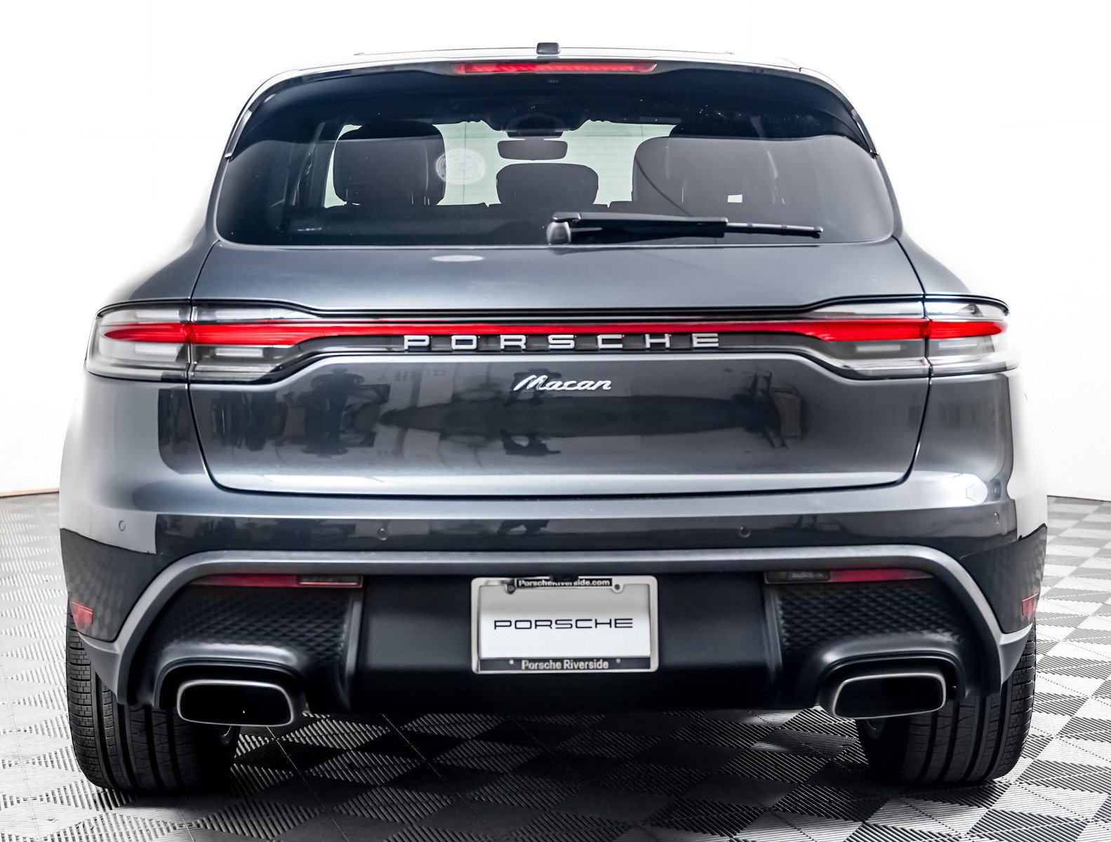 Certified 2025 Porsche Macan AWD/4WD image 11