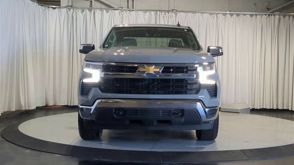 Used 2024 Chevrolet Silverado 1500 LT AWD/4WD image 3