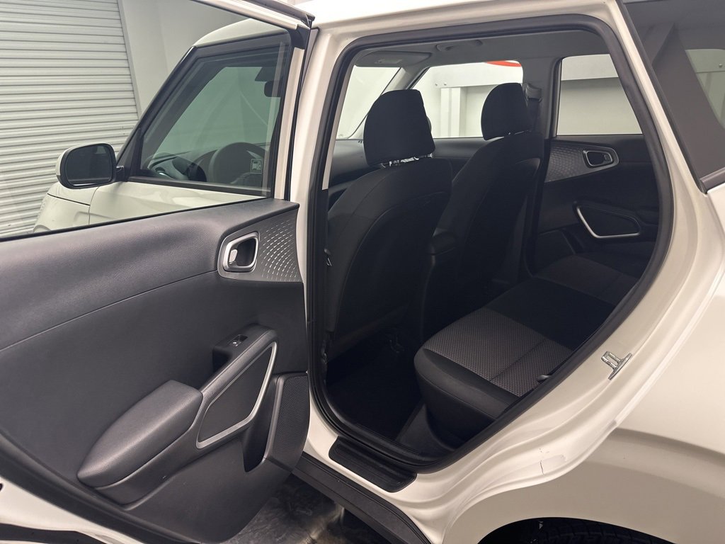 Used 2022 Kia Soul LX image 6