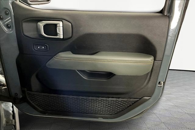 Used 2024 Jeep Gladiator Mojave w/ Technology Group image 28