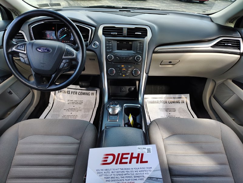 Used 2017 Ford Fusion SE FWD image 22