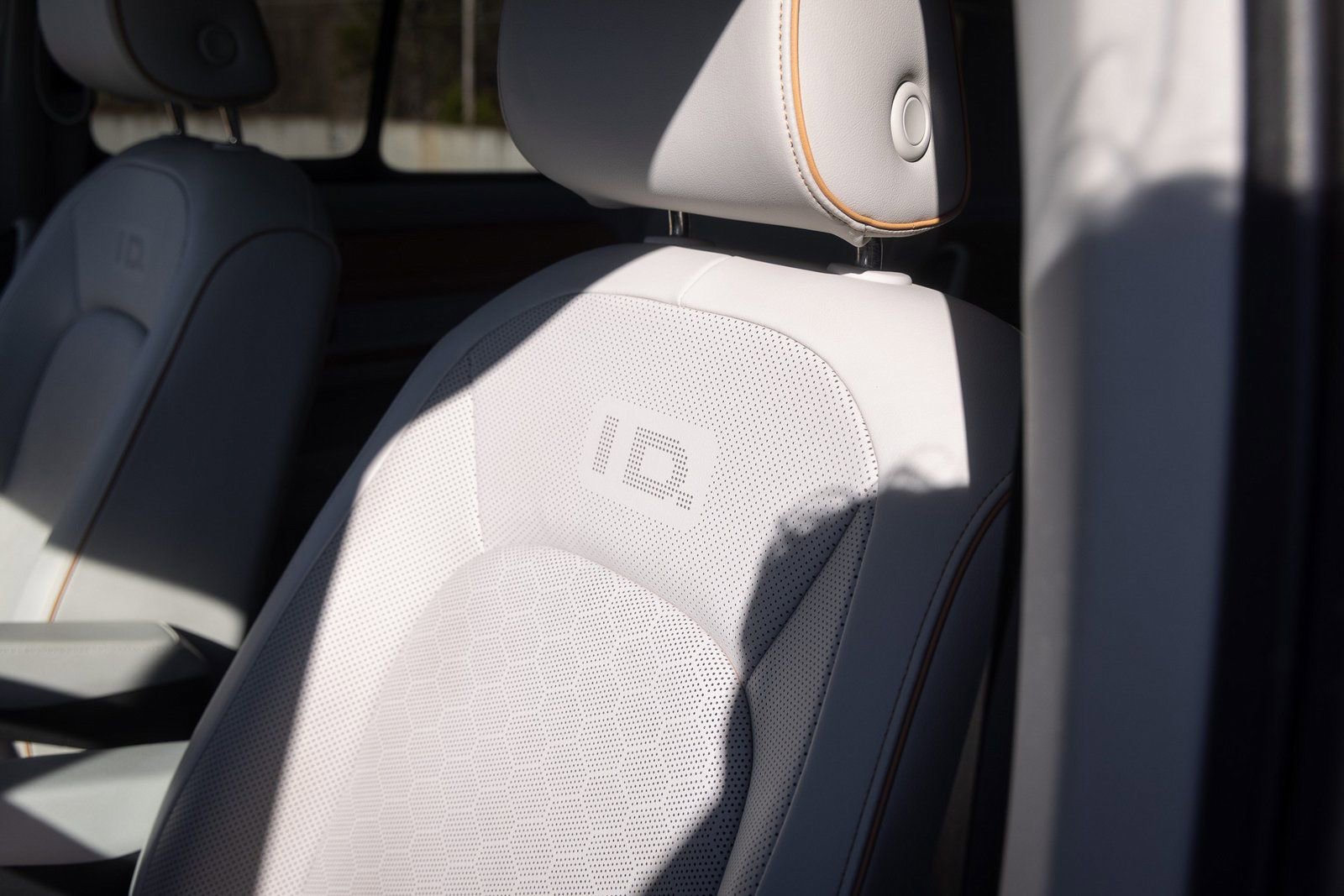 Used 2025 Volkswagen ID. Buzz 1st Edition image 25