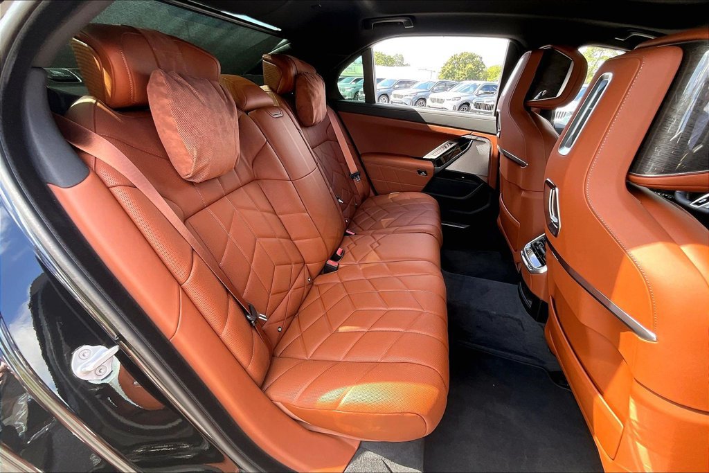 Certified 2026 BMW 760i xDrive w/ Executive Package AWD/4WD image 22
