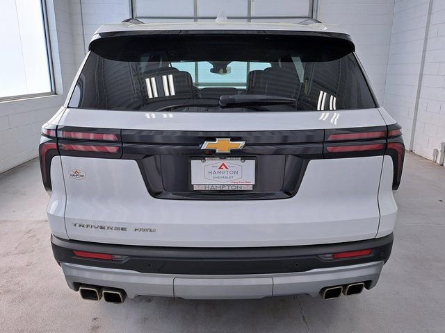 Used 2025 Chevrolet Traverse LT image 6