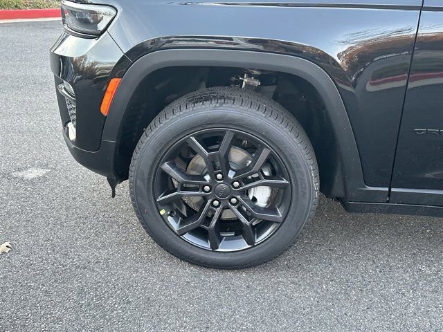 New 2025 Jeep Grand Cherokee Limited w/ Black Appearance Package image 13