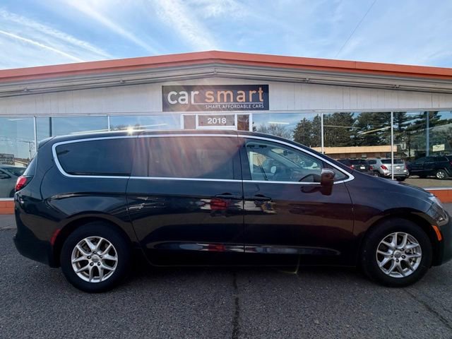 Used 2023 Chrysler Voyager LX image 2