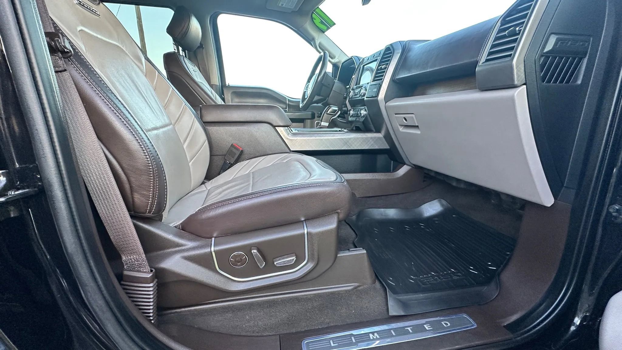 Used 2019 Ford F150 Limited w/ Trailer Tow Package image 24