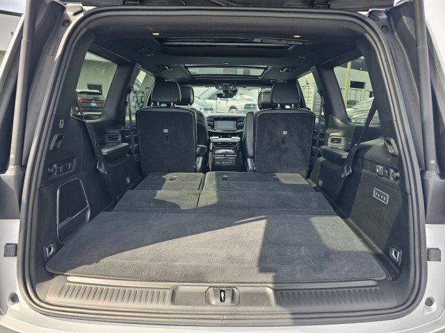 Certified 2024 Jeep Wagoneer Series III w/ Premium Group I AWD/4WD image 18