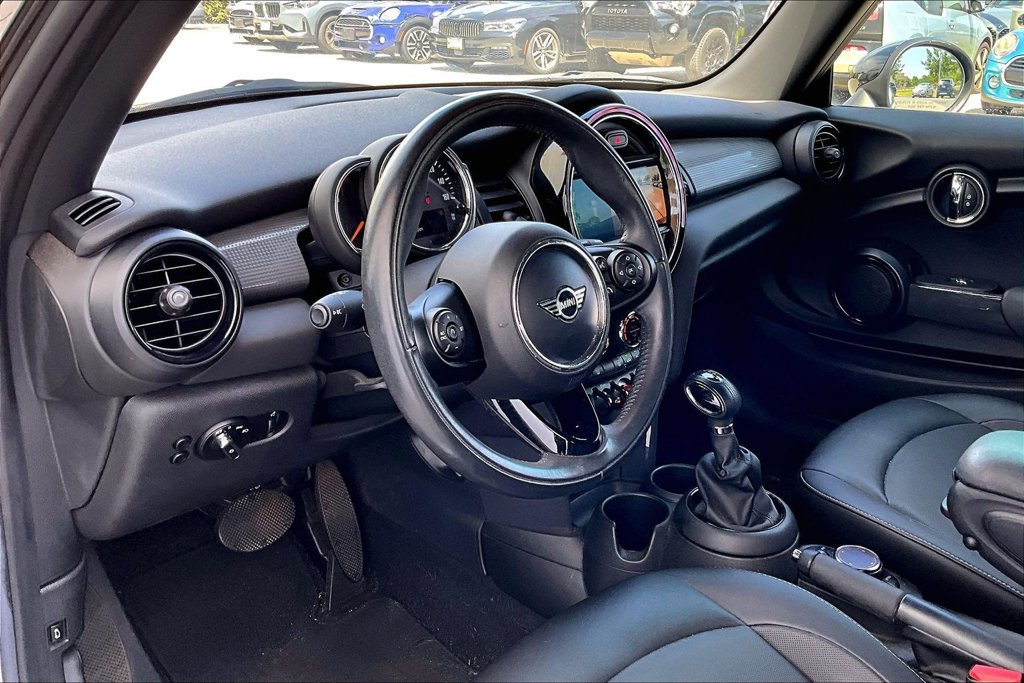 Used 2019 MINI Cooper 2-Door Hardtop w/ Signature Upholstery Package FWD image 12