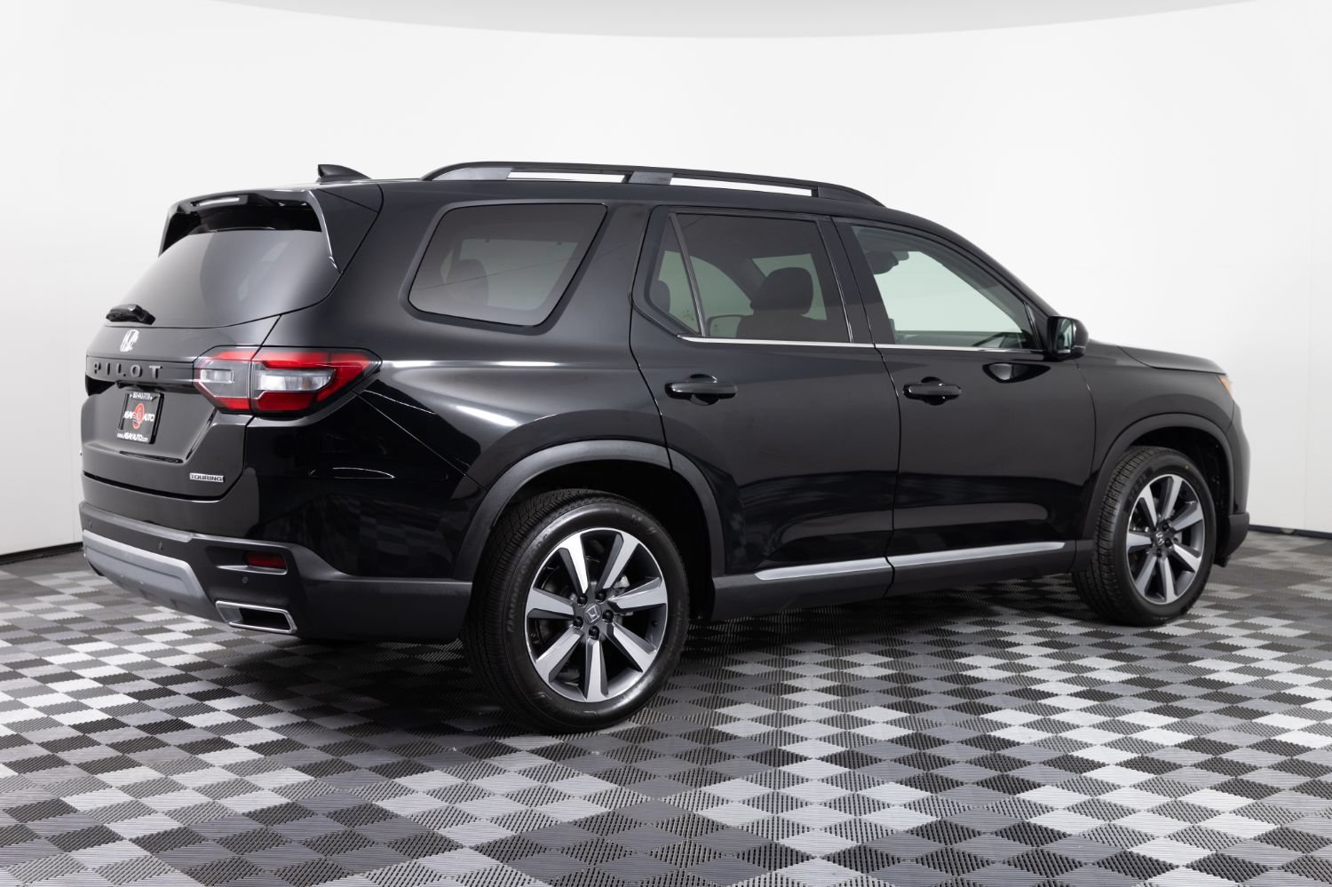 Used 2023 Honda Pilot Touring image 8
