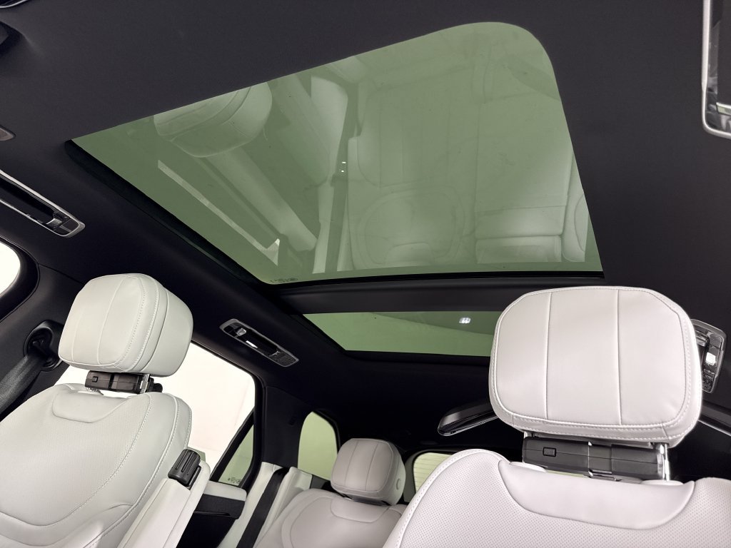 New 2027 Land Rover Range Rover Sport SE AWD/4WD image 15
