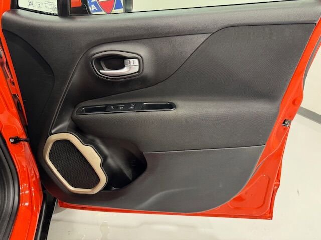 Used 2017 Jeep Renegade Latitude image 26