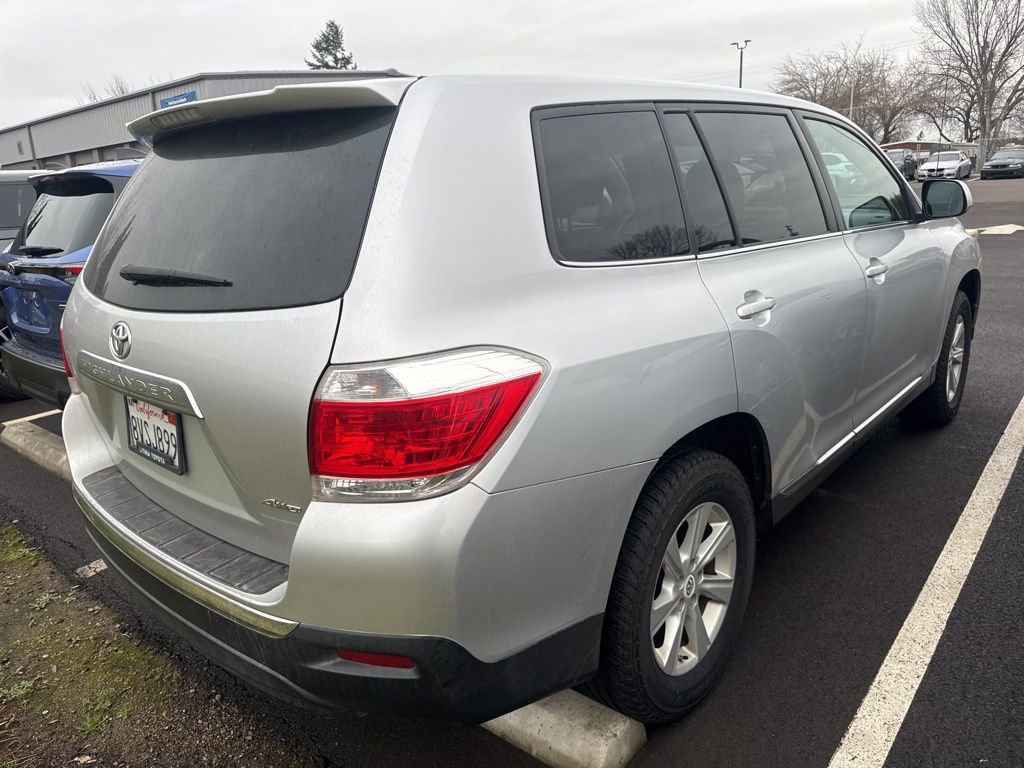 Used 2012 Toyota Highlander SE w/ Tow Pkg image 3