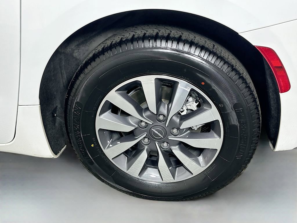 Used 2023 Chrysler Pacifica Touring-L image 30