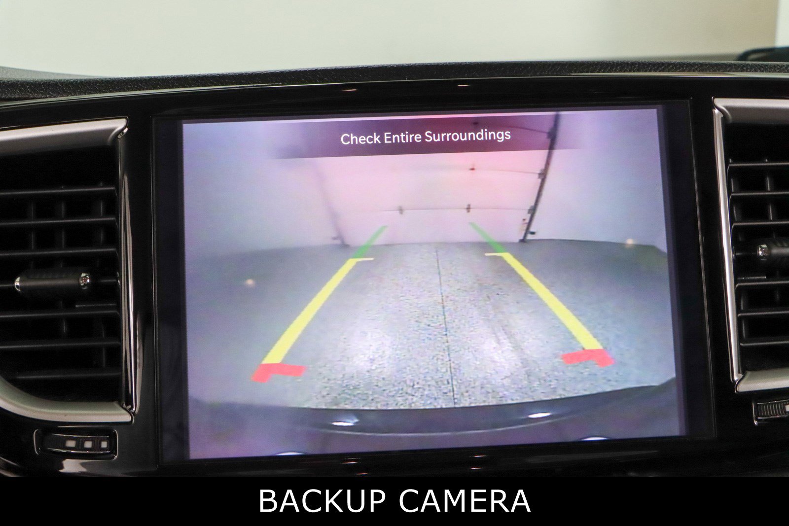 Used 2023 Chrysler Pacifica Touring-L image 18