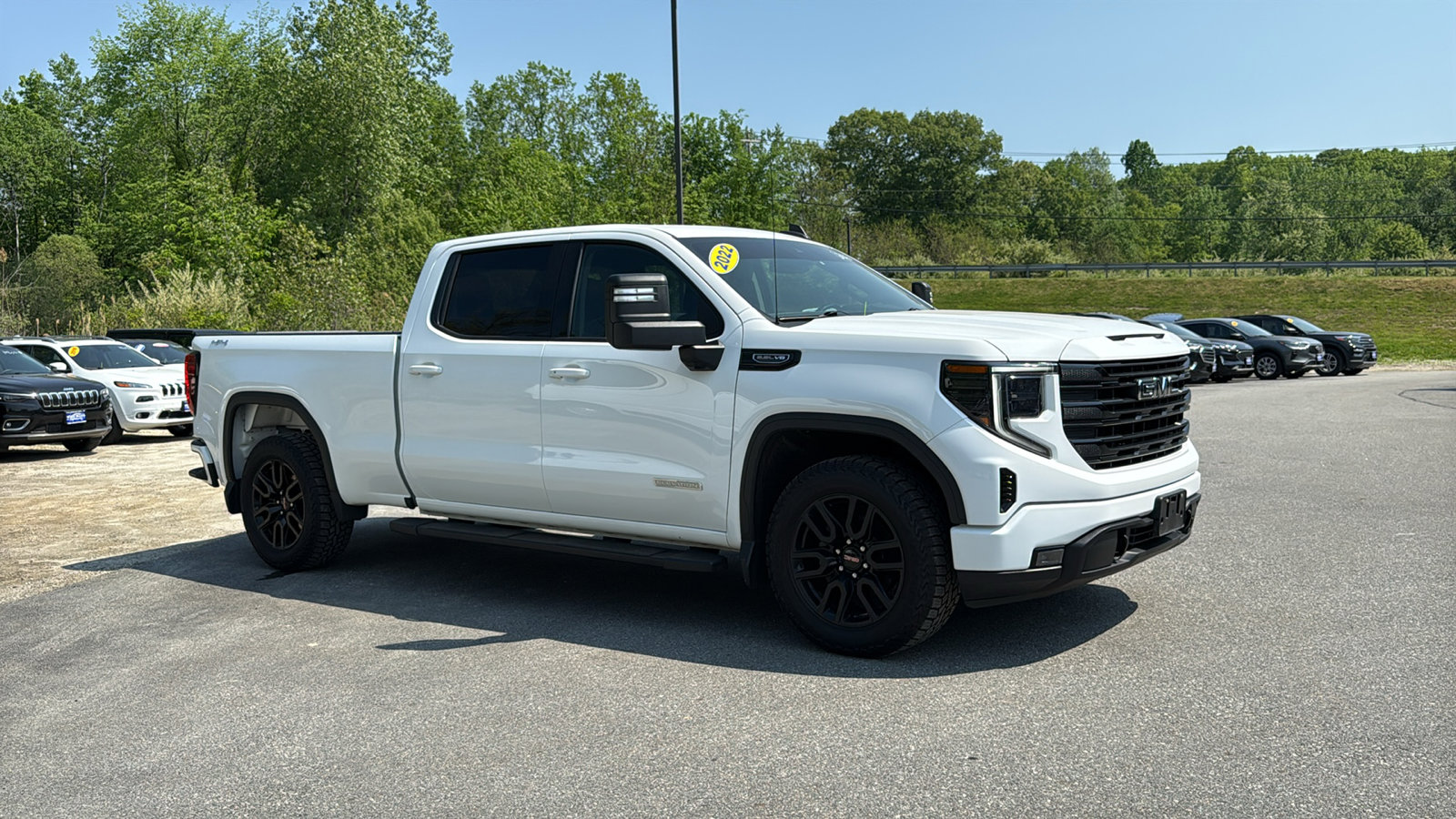 Used 2022 GMC Sierra 1500 Elevation w/ LPO, Elevation Black Package AWD/4WD image 2