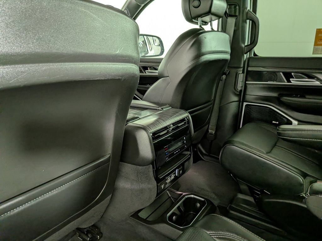 Certified 2023 Jeep Wagoneer L Series III w/ Premium Group I AWD/4WD image 38