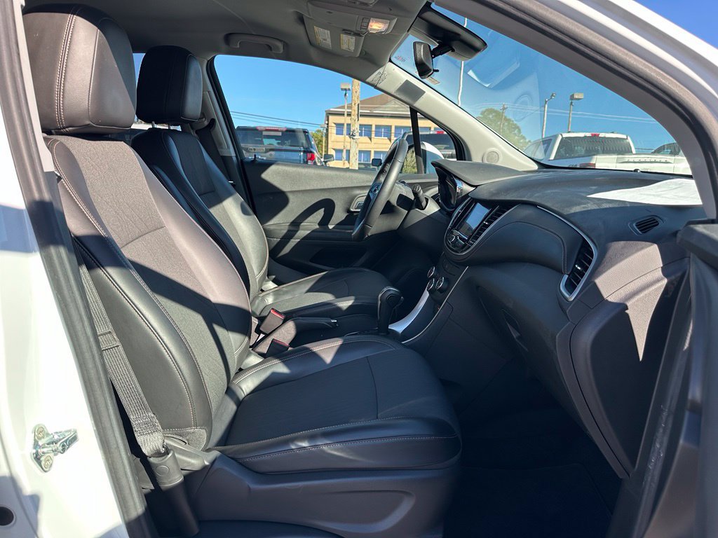 Used 2022 Chevrolet Trax LT w/ LT Convenience Package AWD/4WD image 15