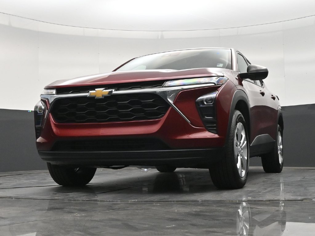 Used 2025 Chevrolet Trax LS FWD image 27