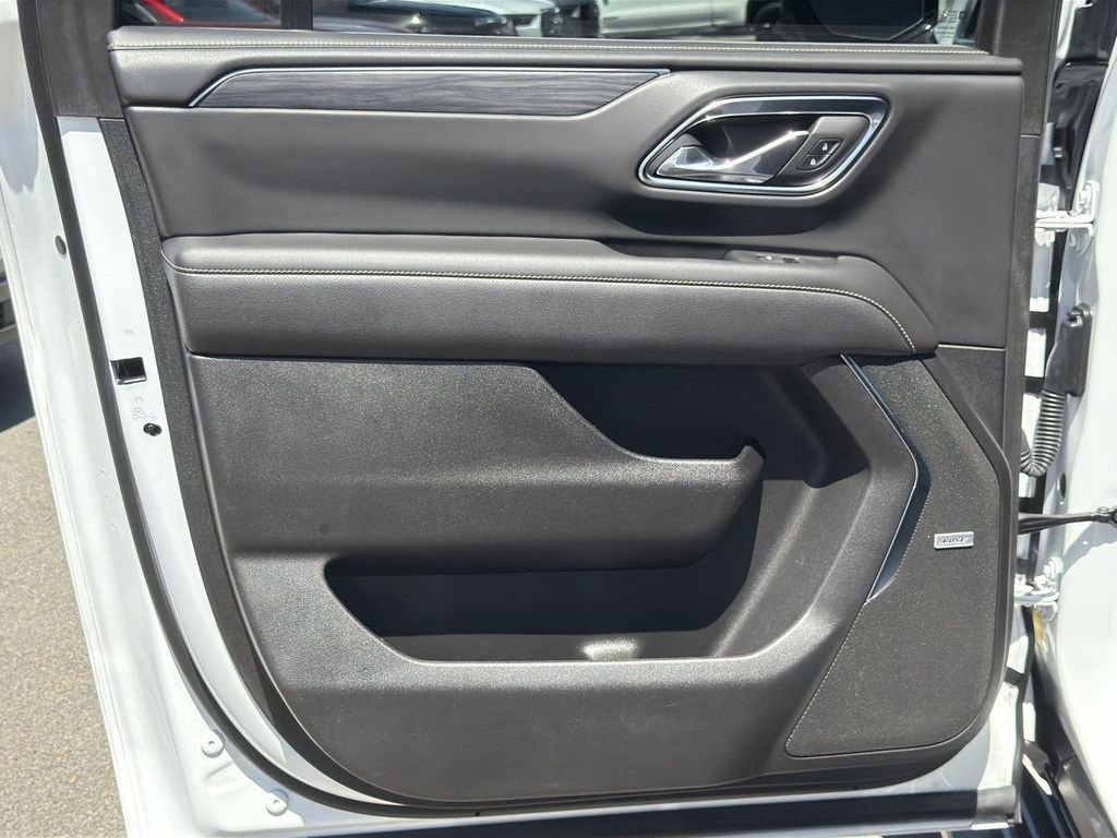 Used 2023 GMC Yukon XL SLT w/ SLT Premium Package AWD/4WD image 25