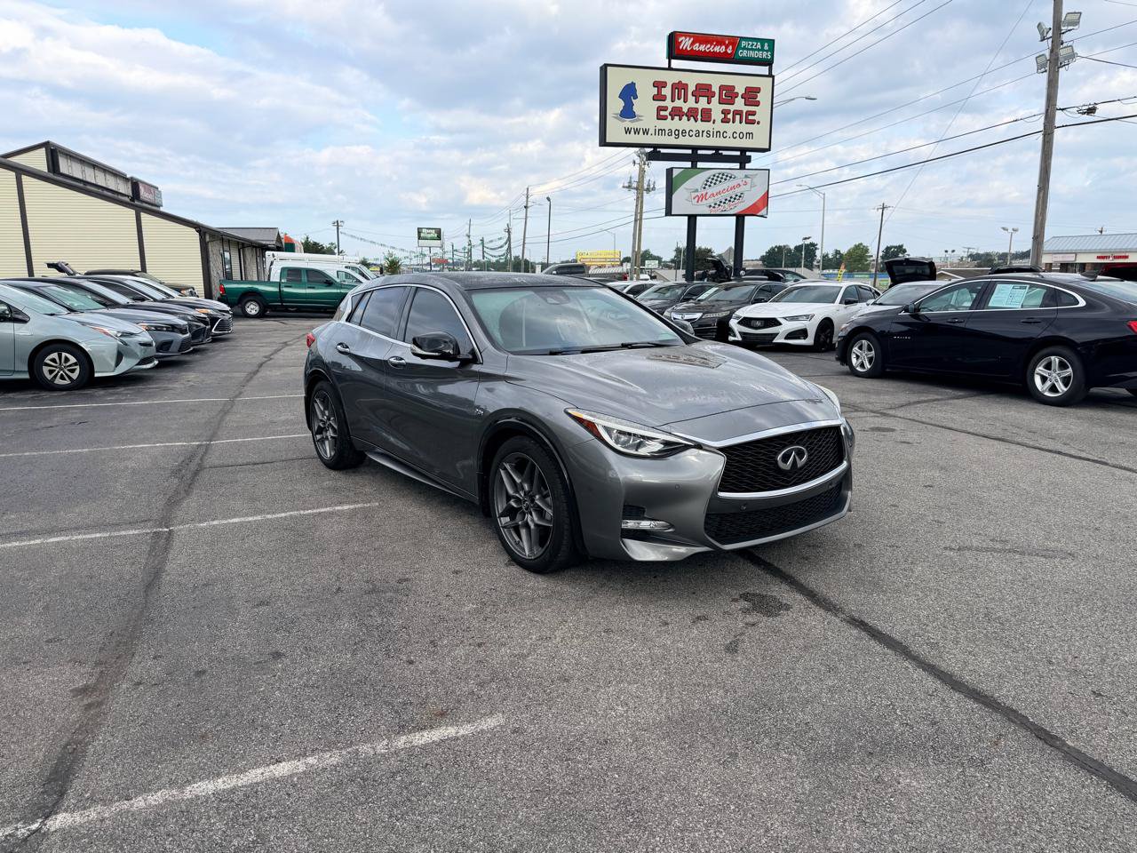 Used 2018 INFINITI QX30 Sport w/ Sport Leather Package FWD image 4