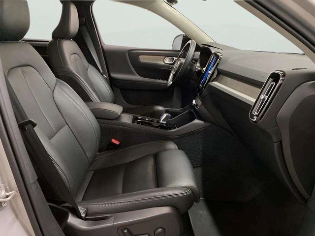 Used 2025 Volvo XC40 B5 Plus image 84