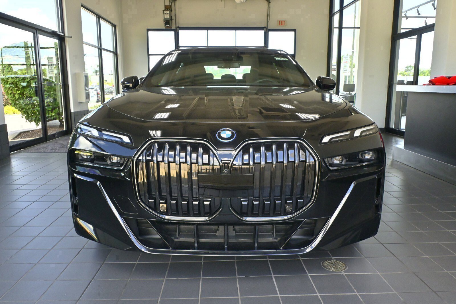 Used 2024 BMW i7 eDrive50 w/ M Sport Package image 8