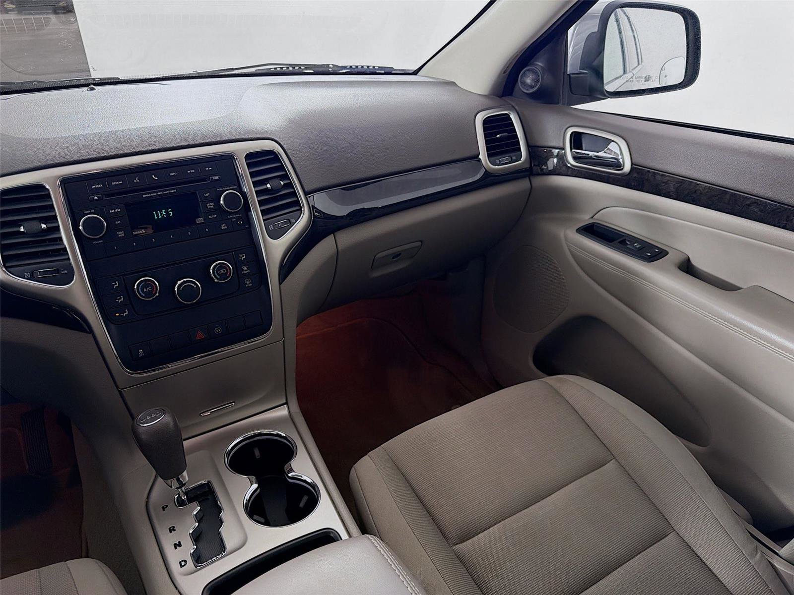 Used 2012 Jeep Grand Cherokee Laredo w/ Laredo E Group image 21