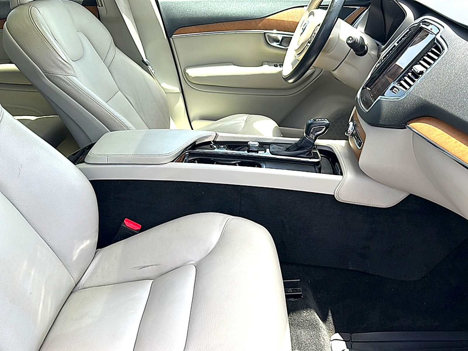 Used 2022 Volvo XC90 T6 Momentum w/ Advanced Package AWD/4WD image 25