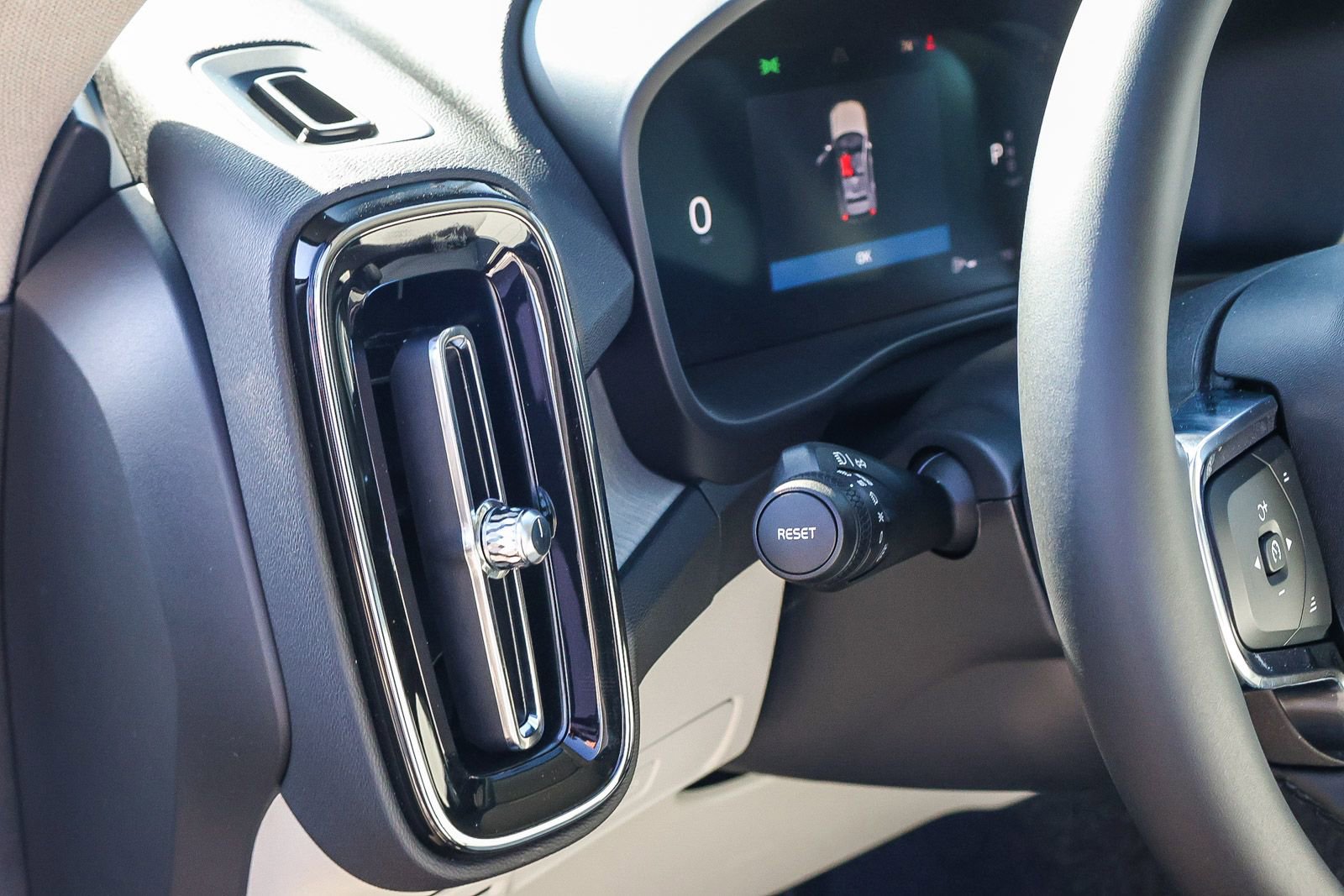 New 2026 Volvo XC40 B5 Plus w/ Protection Package Premier image 35