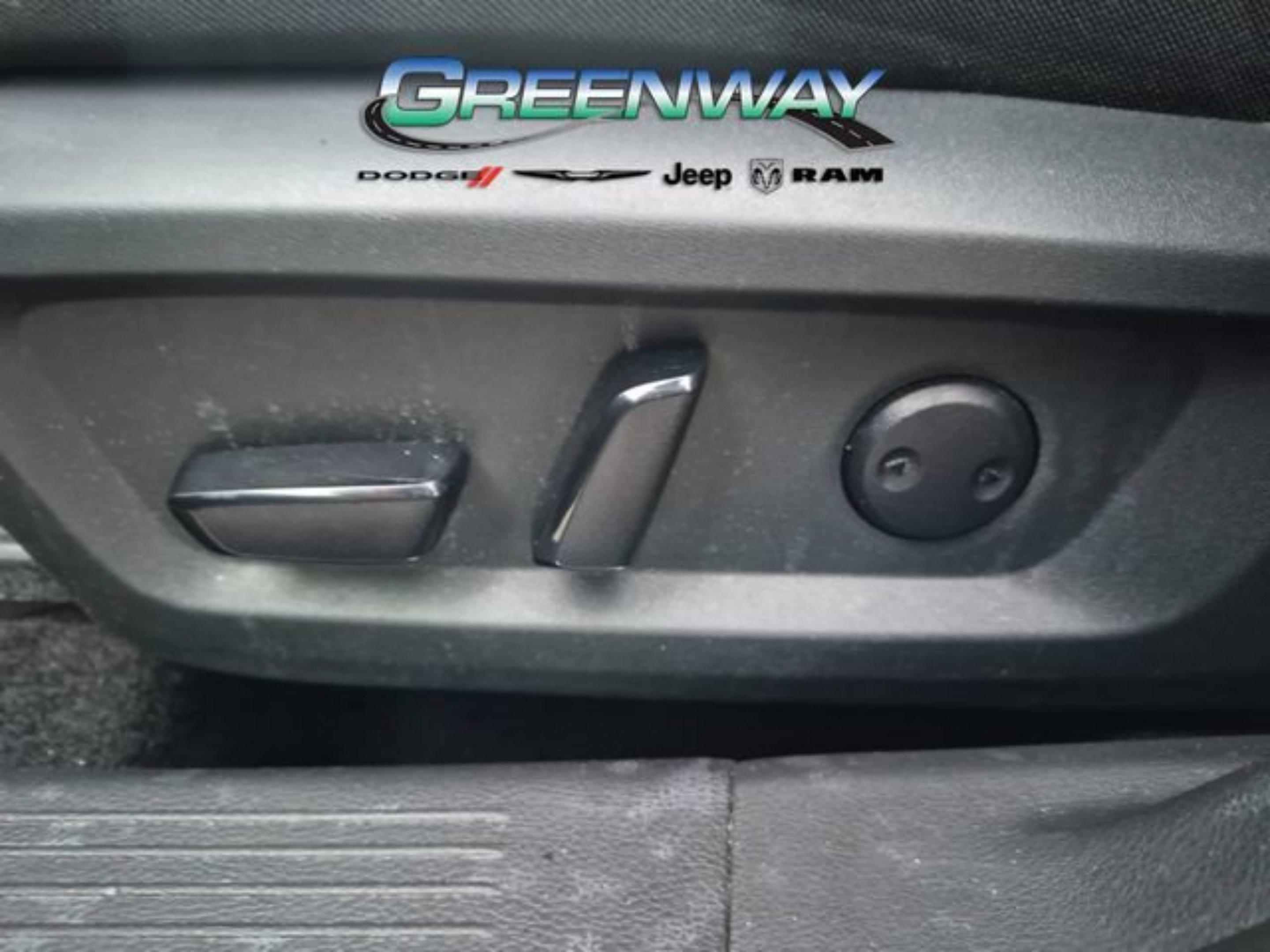 Used 2024 Nissan Rogue SV AWD/4WD image 14