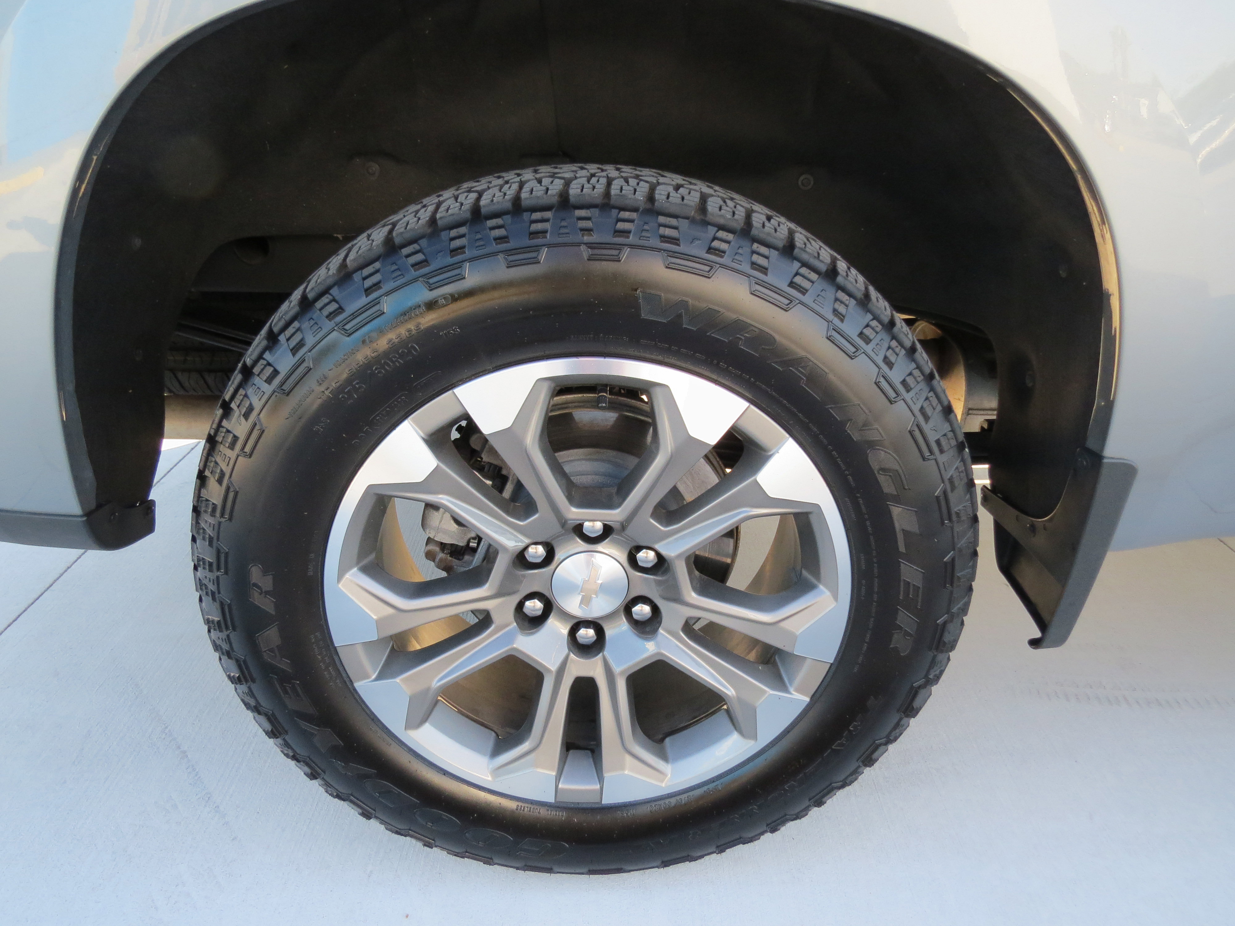 Used 2024 Chevrolet Silverado 1500 High Country w/ Technology Package AWD/4WD image 12