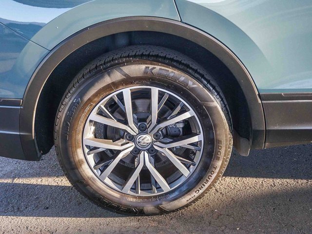 Used 2019 Volkswagen Tiguan SE w/ Panoramic Sunroof Package image 9