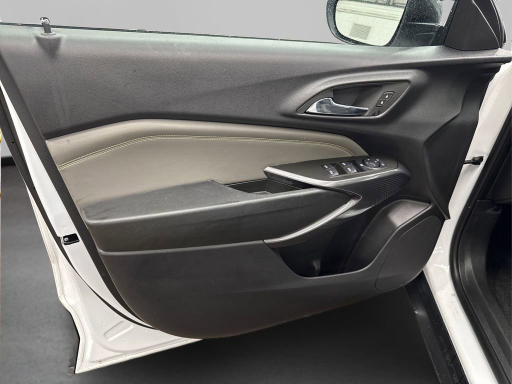 Used 2024 Chevrolet Trax ACTIV w/ Sunroof Package image 23