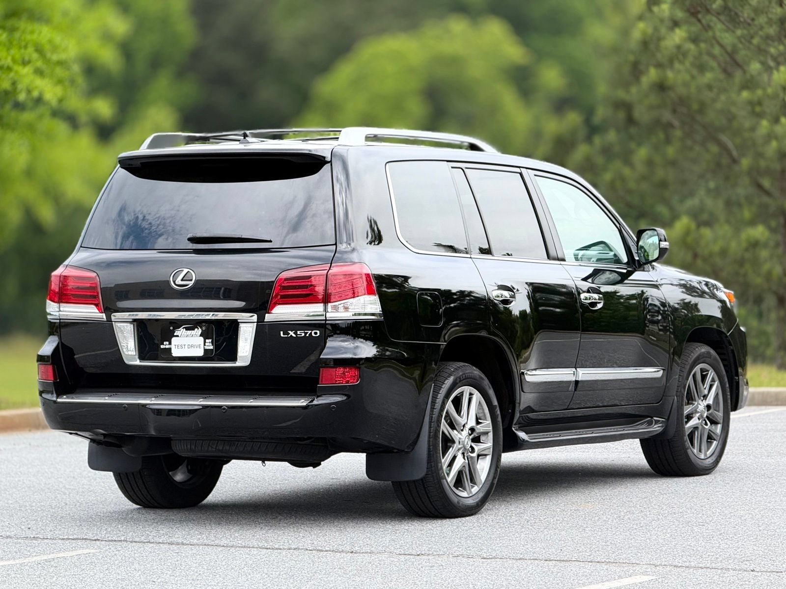 Used 2015 Lexus LX 570 4WD w/ Luxury Package image 7