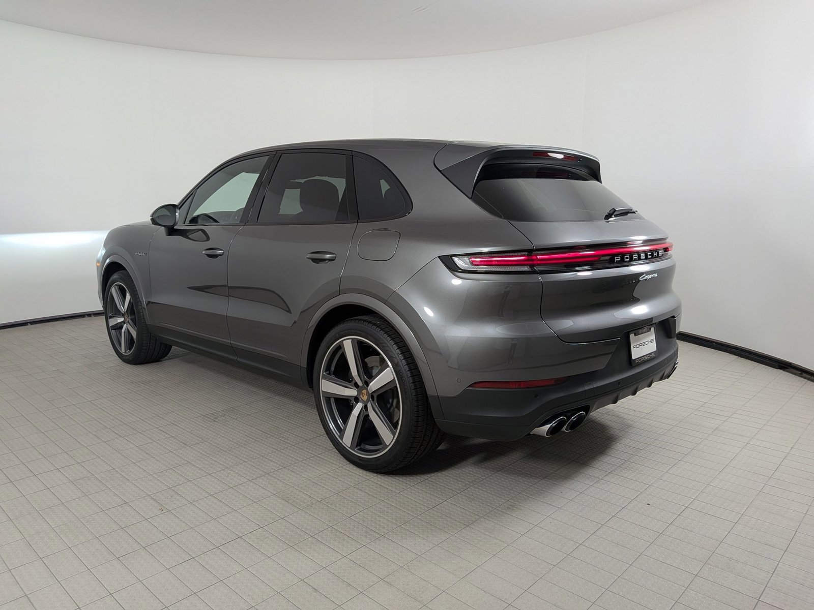 Certified 2025 Porsche Cayenne E-Hybrid AWD/4WD video 3