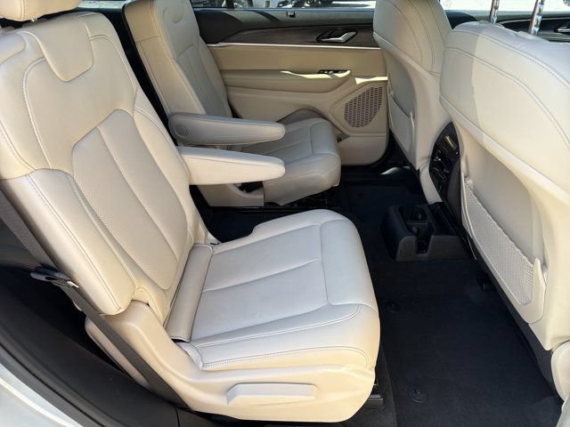 Certified 2025 Jeep Grand Cherokee L Limited w/ Luxury Tech Group II AWD/4WD image 16