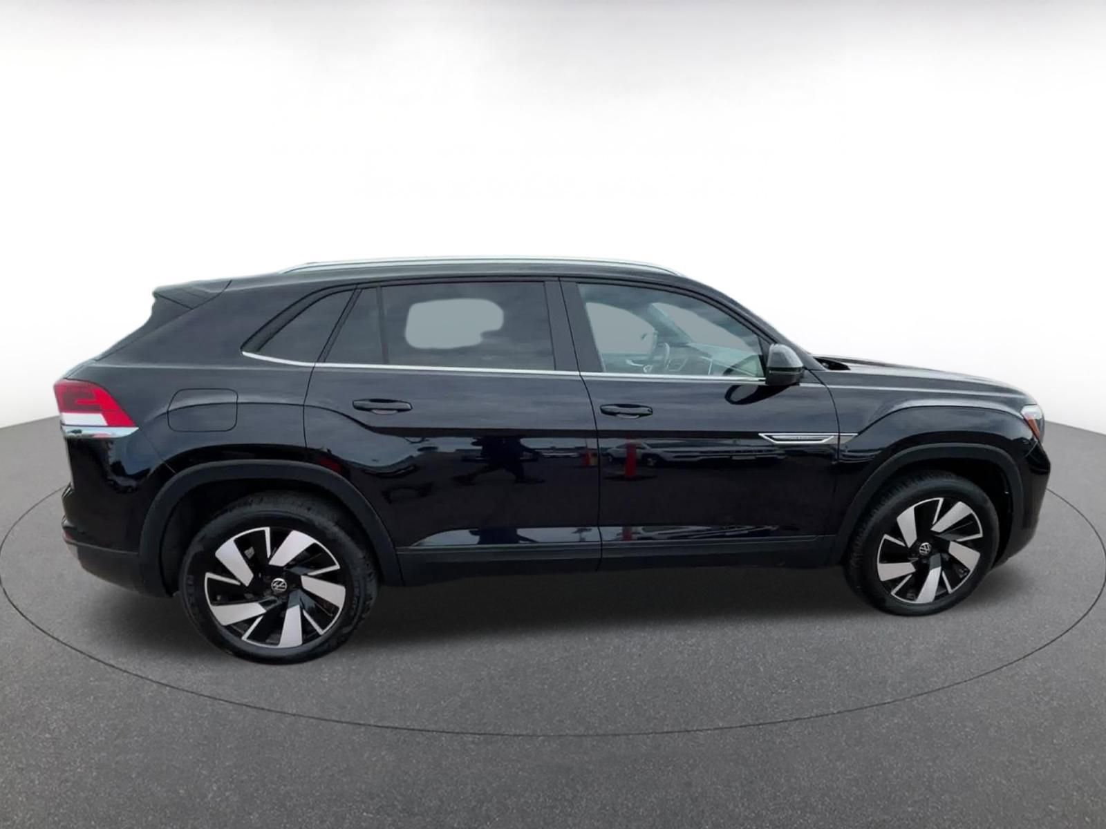 Used 2025 Volkswagen Atlas Cross Sport SE FWD image 16