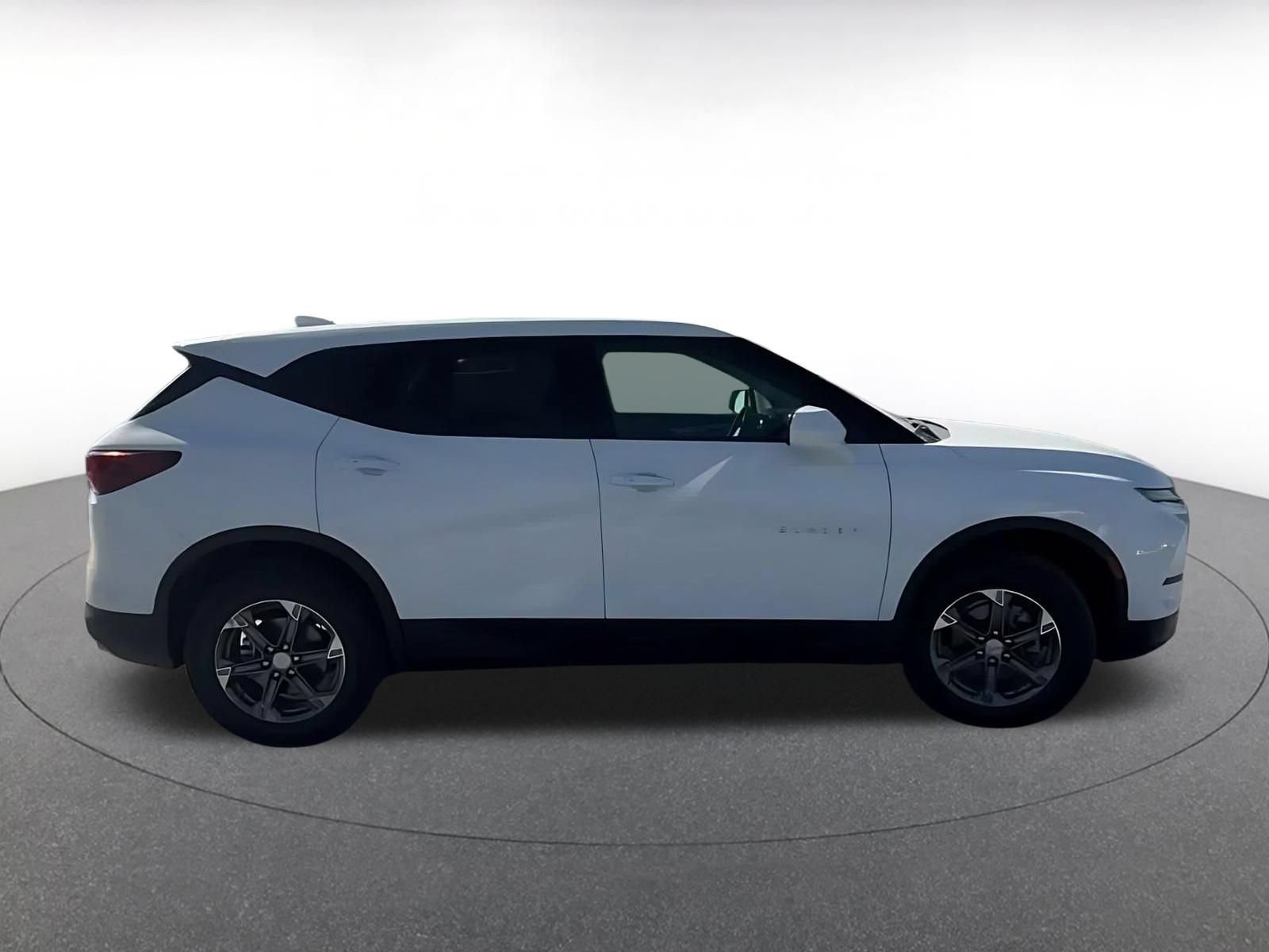 Used 2025 Chevrolet Blazer LT FWD image 16