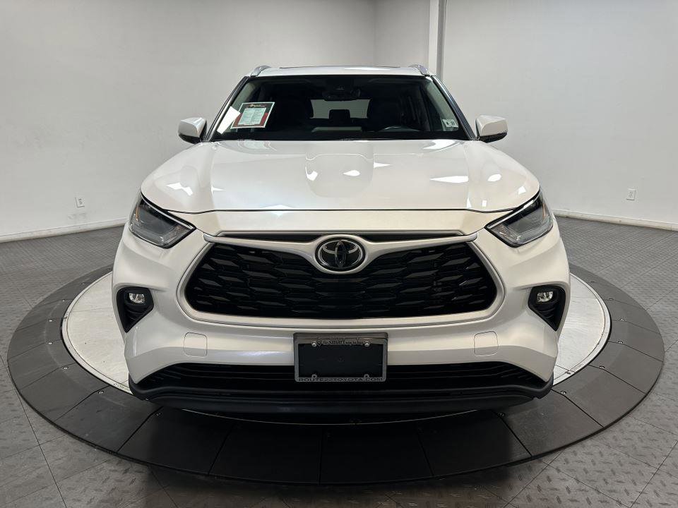 Certified 2022 Toyota Highlander XLE image 4