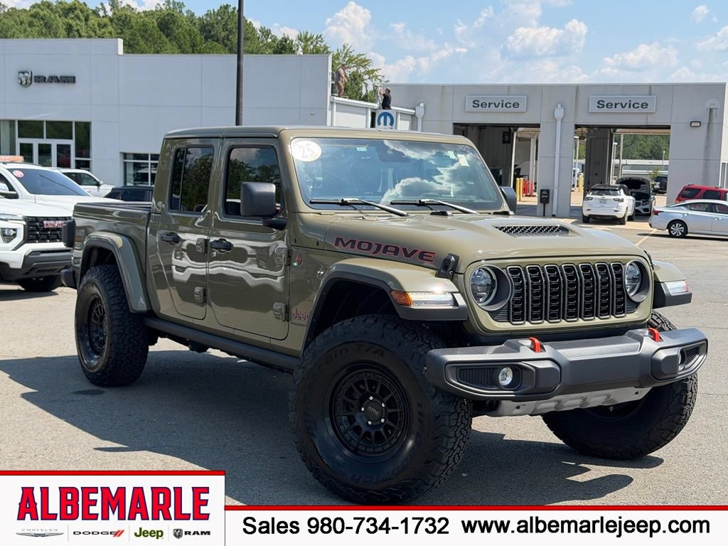 Used 2025 Jeep Gladiator Mojave w/ Convenience Group AWD/4WD image 1