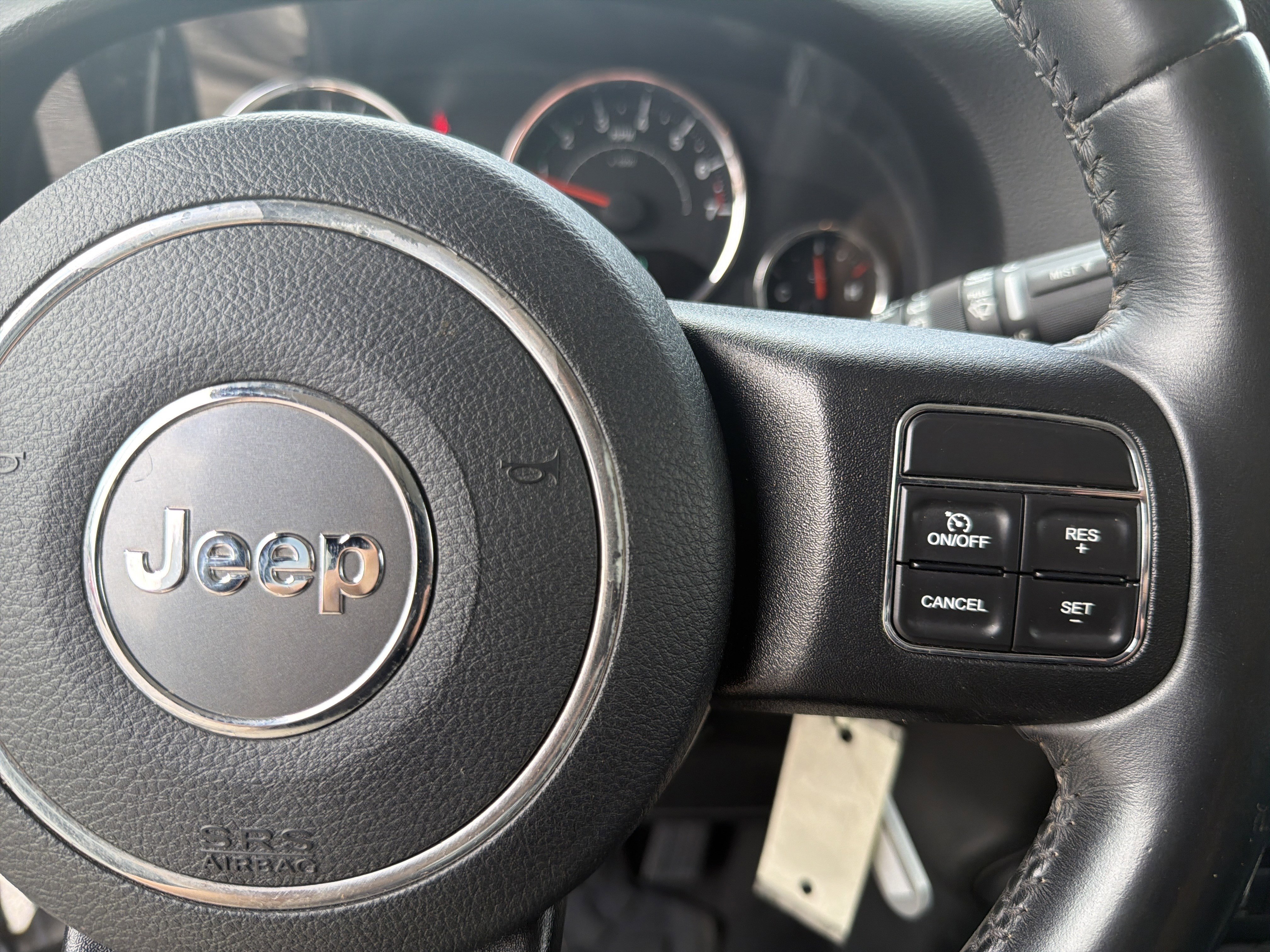 Used 2017 Jeep Wrangler Unlimited Sahara w/ Connectivity Group AWD/4WD image 9