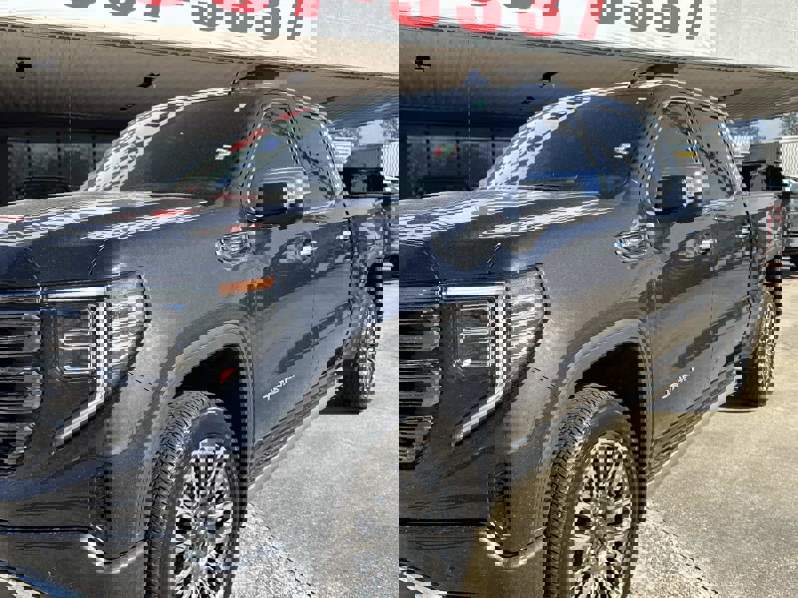 Used 2025 GMC Sierra 1500 Denali Ultimate image 5