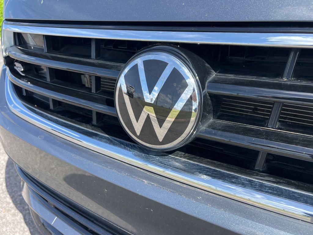 Certified 2024 Volkswagen Tiguan SE R-Line FWD image 11