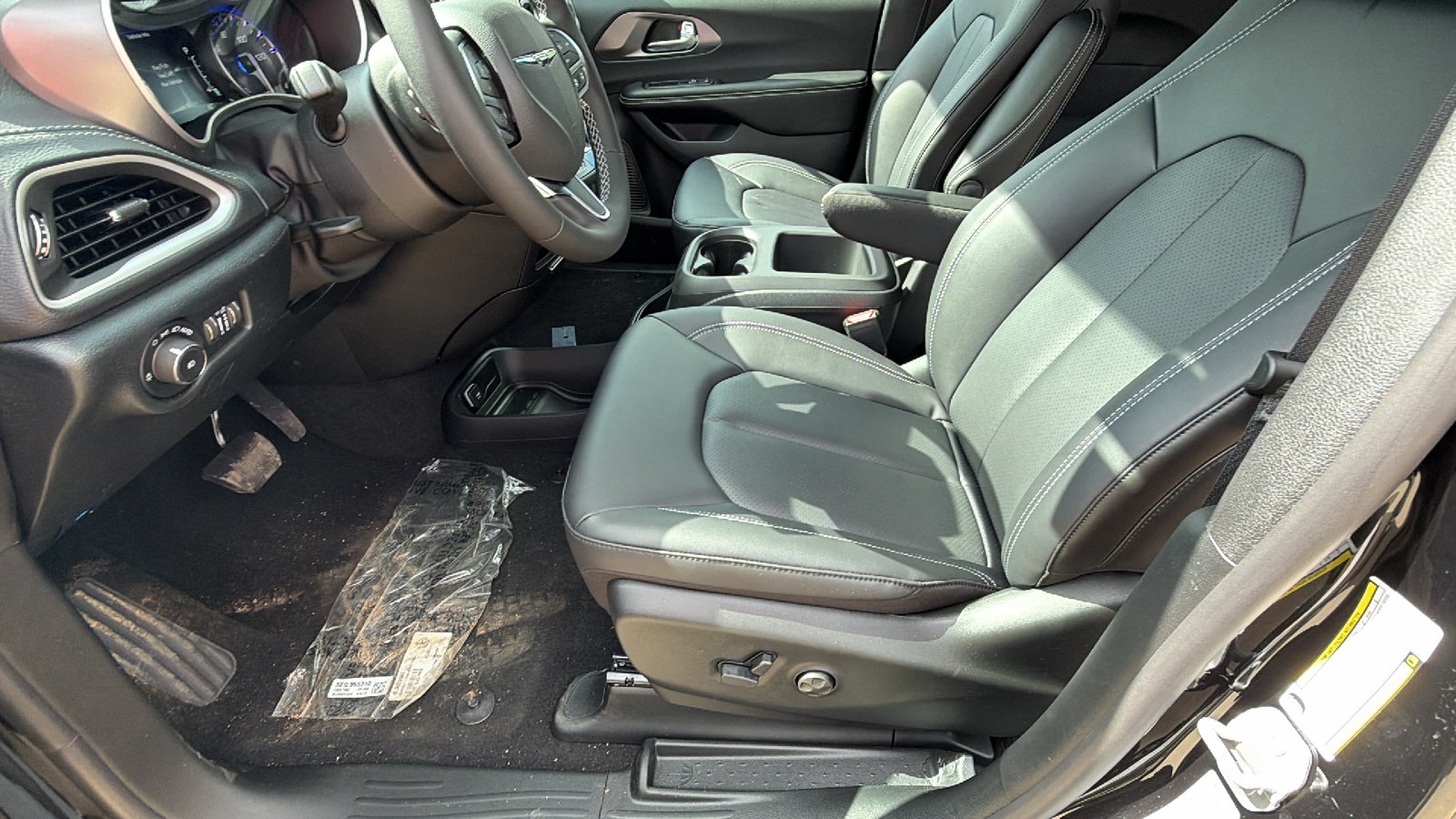 New 2026 Chrysler Pacifica Select FWD image 16