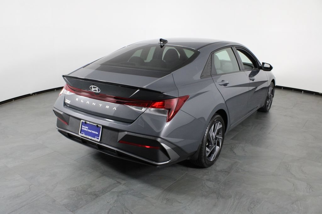 Certified 2025 Hyundai Elantra Sport FWD image 16