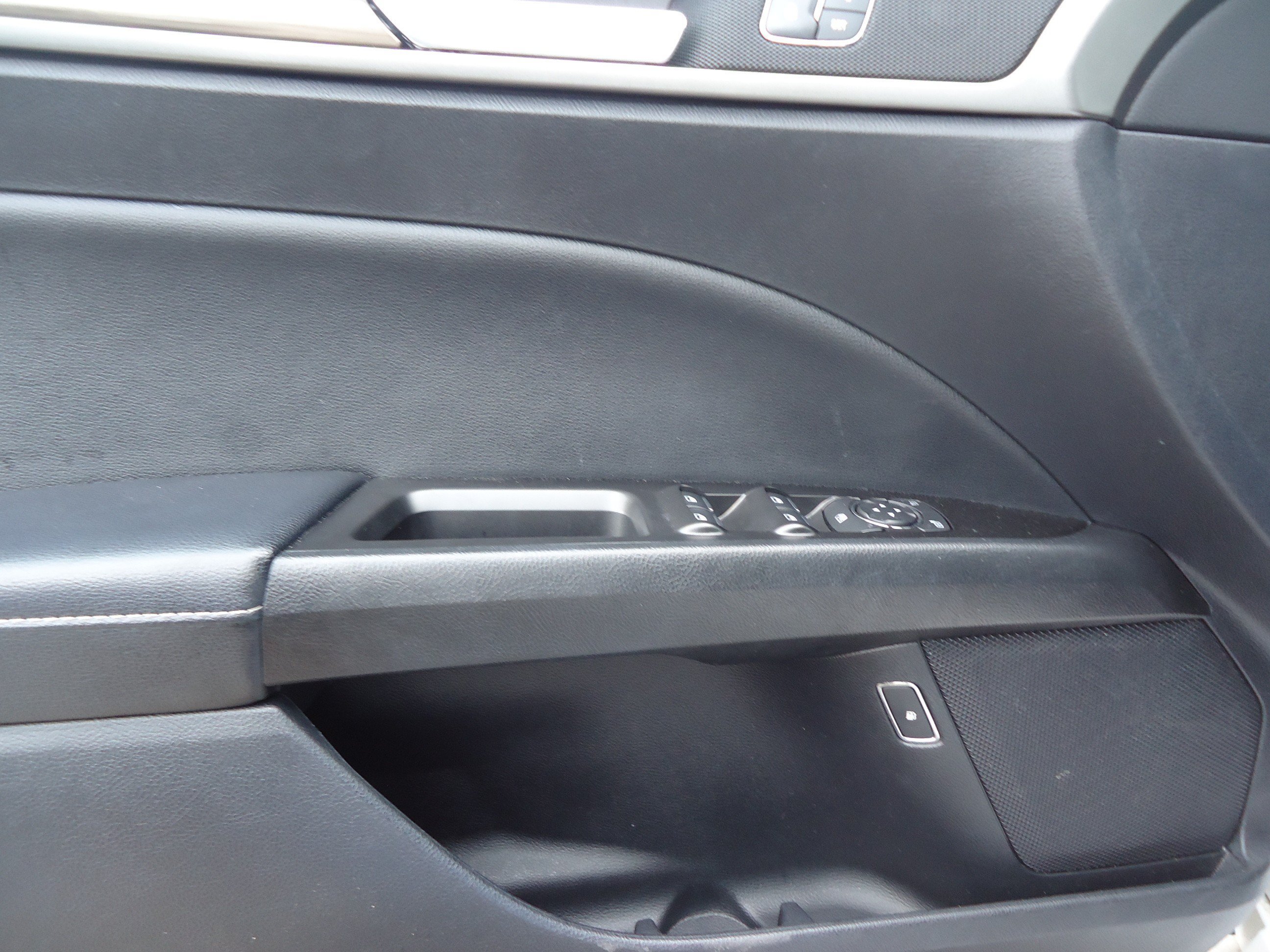 Used 2020 Ford Fusion SEL FWD image 22
