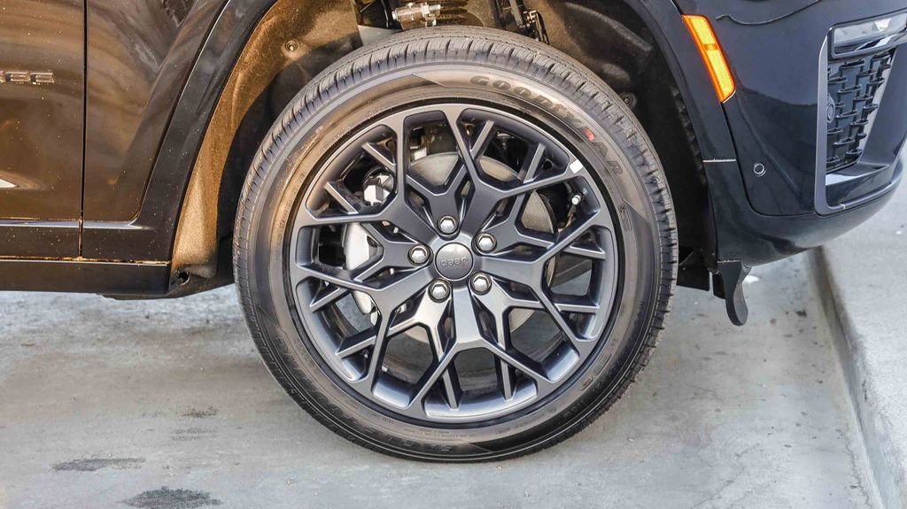 New 2026 Jeep Grand Cherokee L Summit AWD/4WD image 11