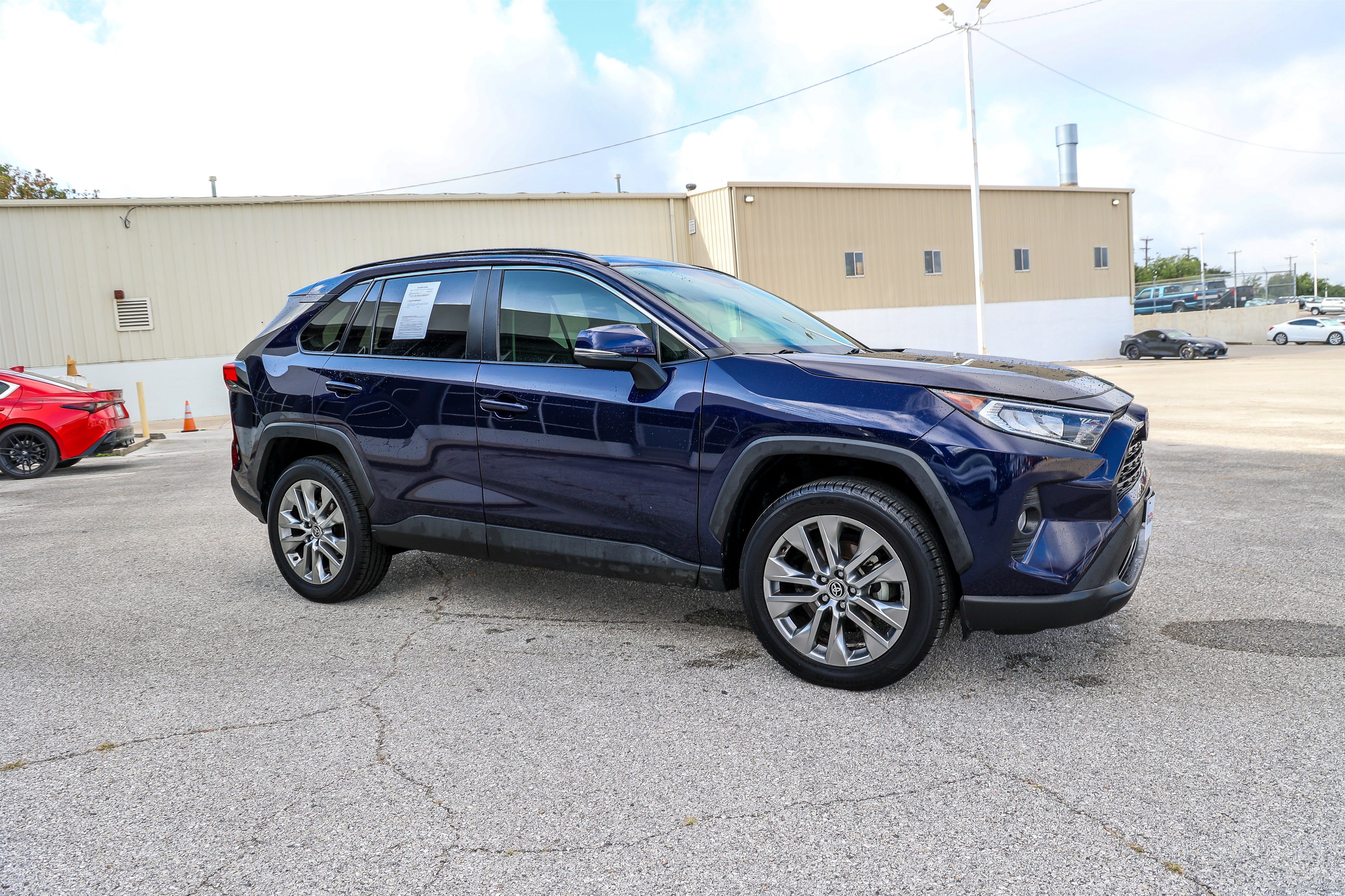 Used 2020 Toyota RAV4 XLE Premium FWD image 6