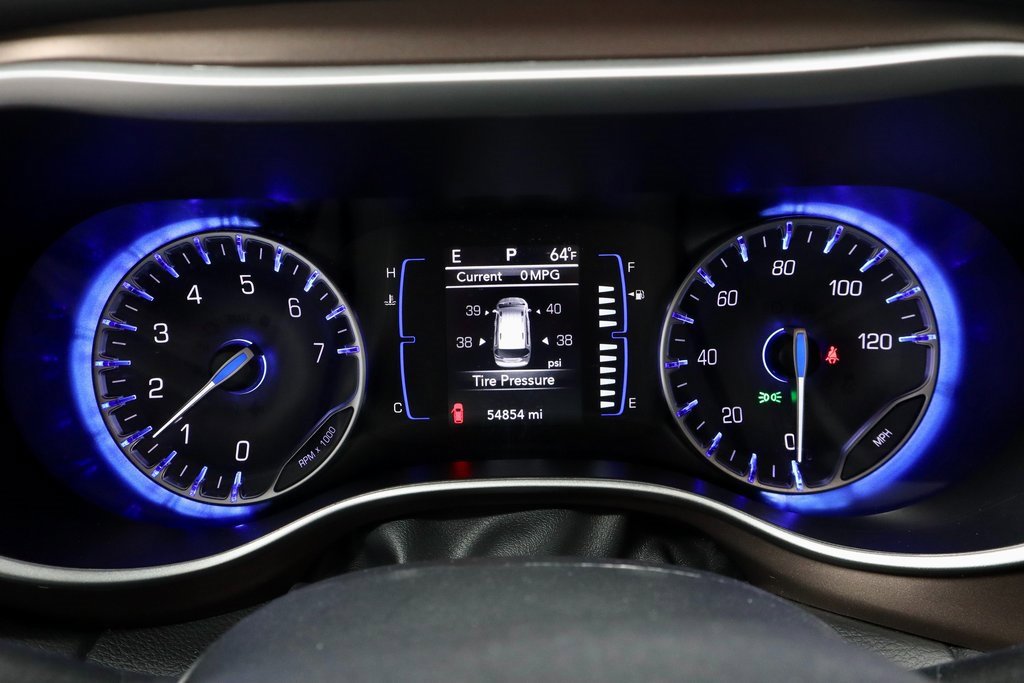 Used 2024 Chrysler Voyager LX image 28